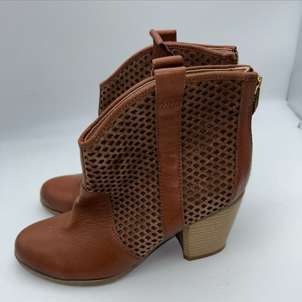 Fergie Womens Shoes  Towson Leather Cut-Out Ankle Boots Size 8.5 Brown